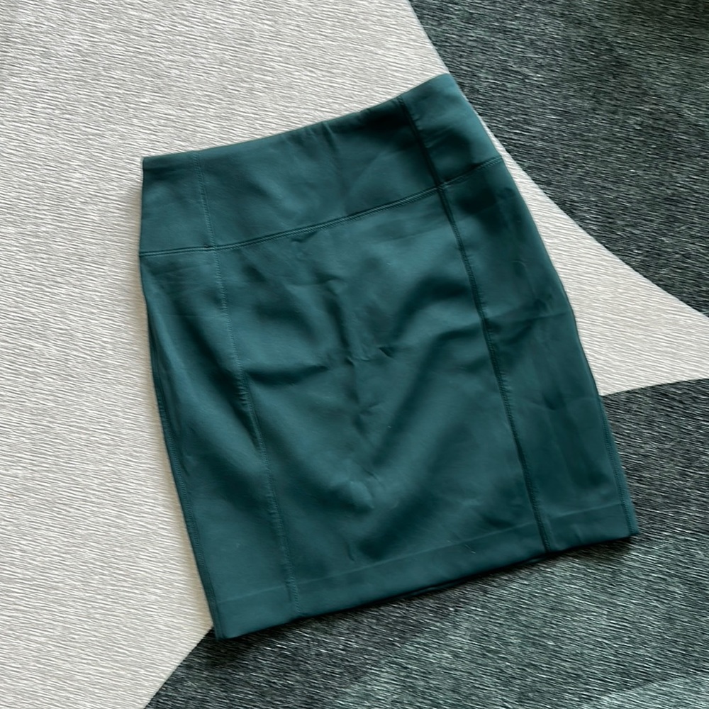 Lululemon mini skirt size 4